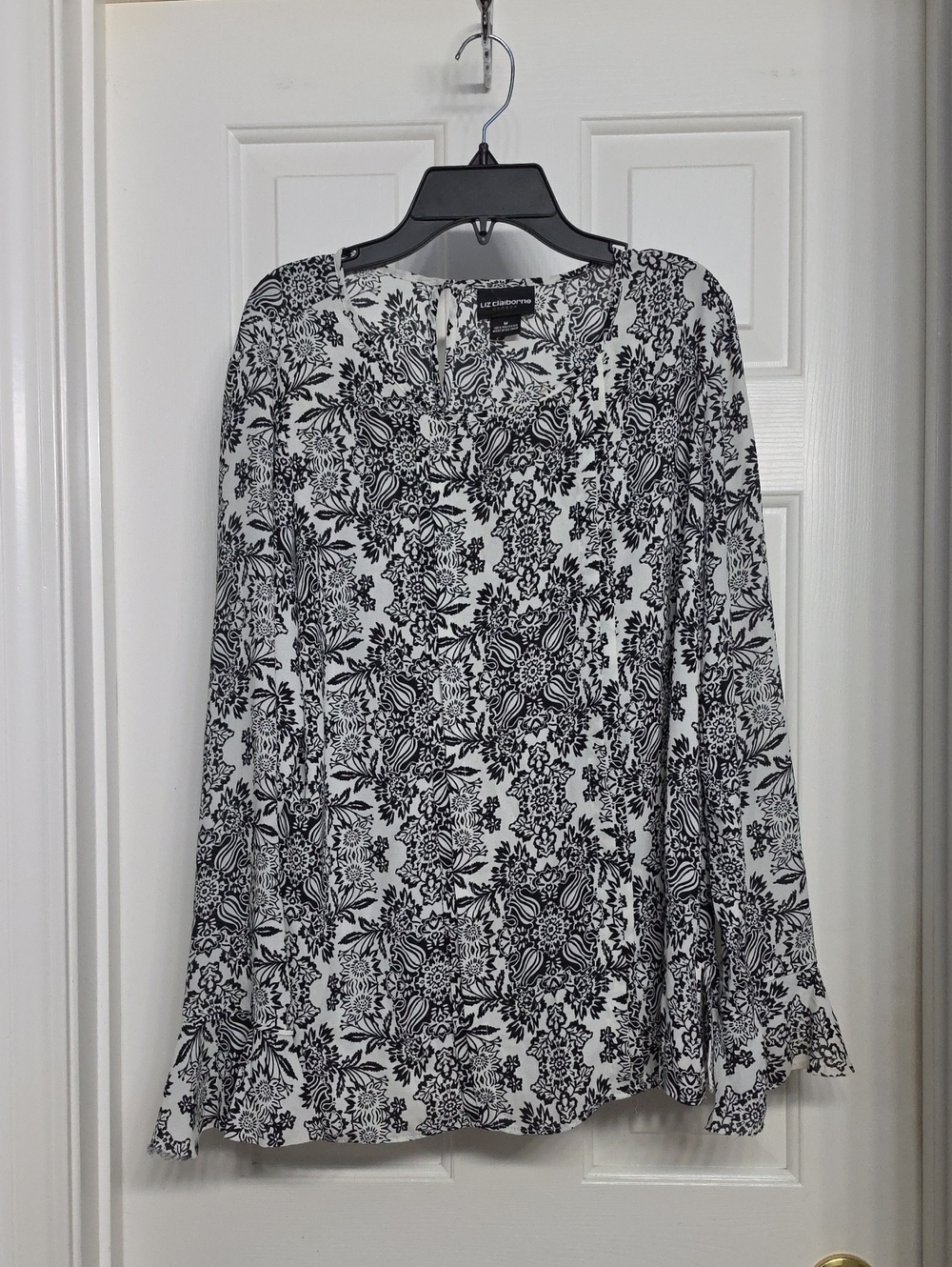 Liz Claiborne Black and White Floral Long Sleeve Top